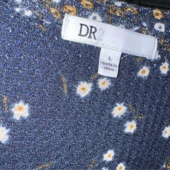 DR2 Navy Floral Long Sleeve Top w/ Thumb Holes Size L NWOT - Picture 3 of 6